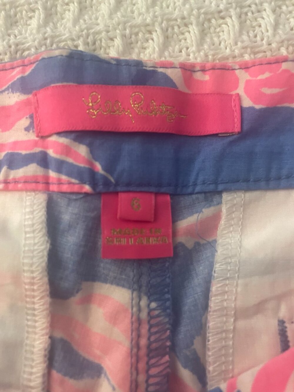 Lilly Pulitzer Pineapple Print Scallop Hem Shorts – Size 6 - Picture 3 of 4